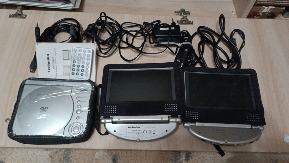 Автомобільний телевізор та dvd плеєр Technika