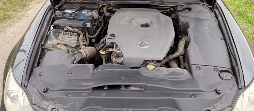 Продам Lexus is 220