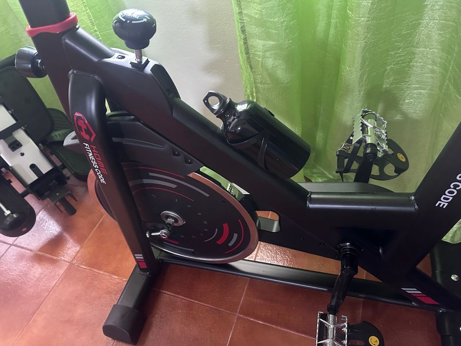 Bicicleta estática nova