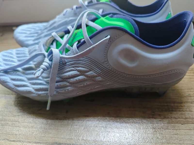 Profesjonalne nowe korki Under Armour Clone Mag Elite