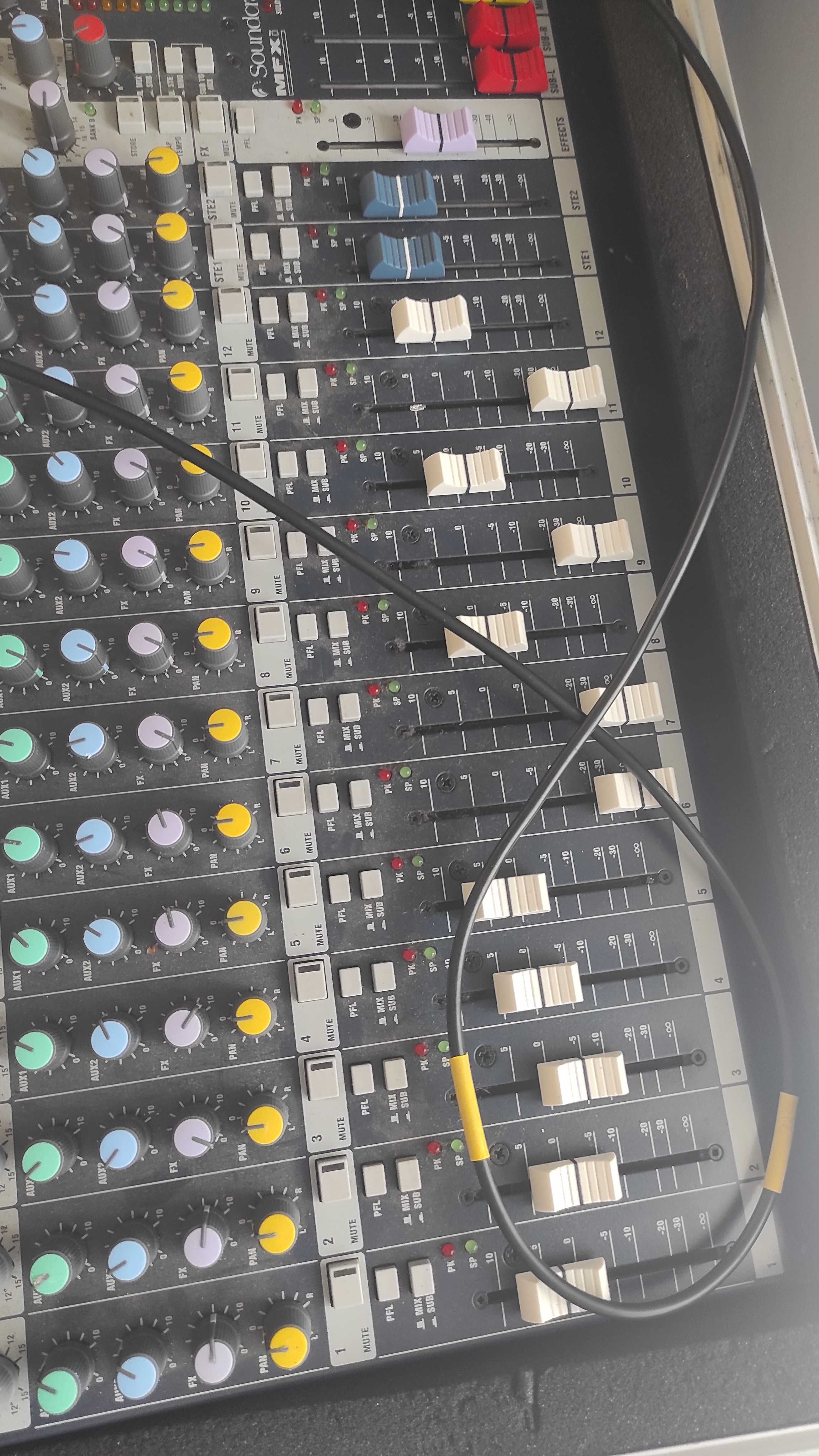 Mixer soundcraft MFXI