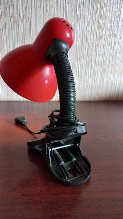 Продам  електричну лампу "кліпсу"