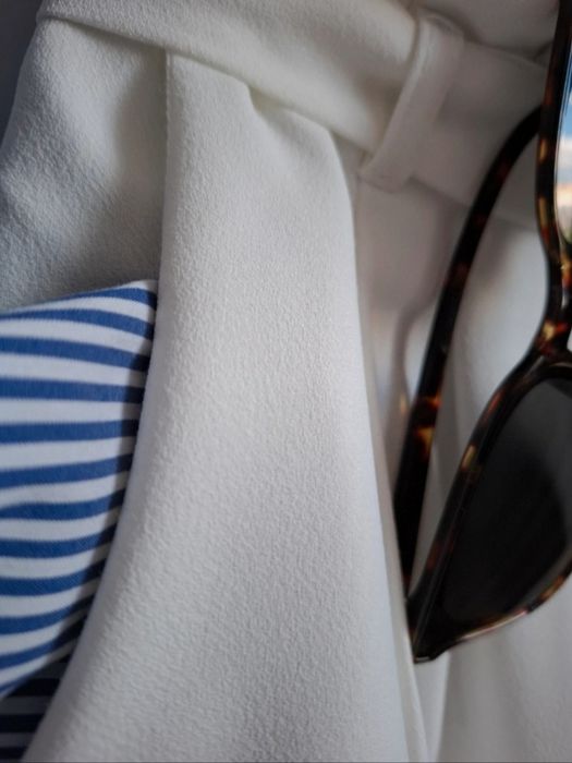 Chinosy śmetankowe roz.40