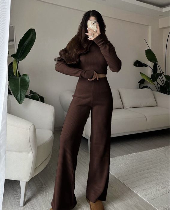 шоколадний жіночий костюм двійка (a suit for a woman)