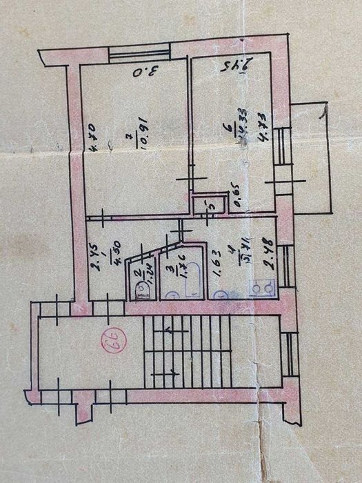 Продається двокімнатна квартира в самому центрі міста