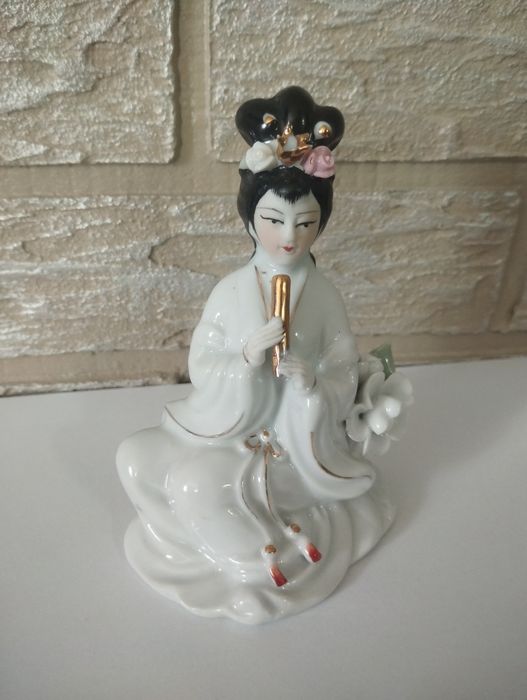 Статуетка гейши фарфорова