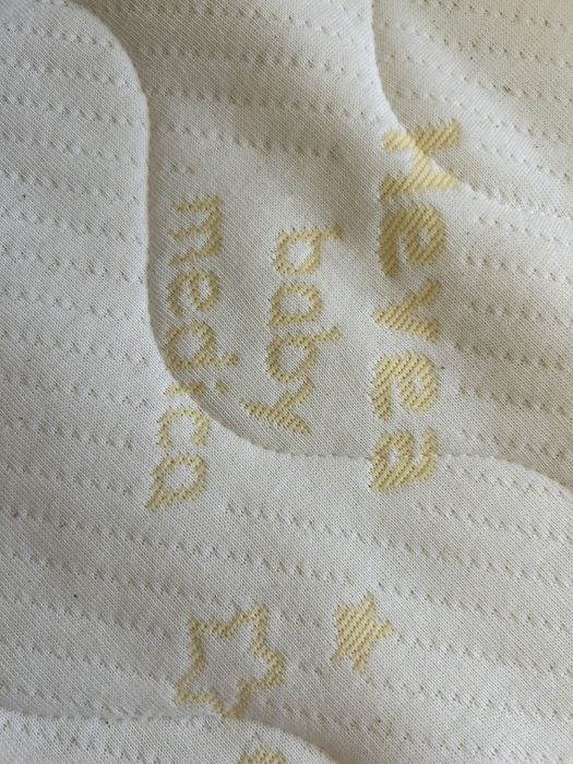 Łóżeczko (+materac) oraz komoda marki Bellamy