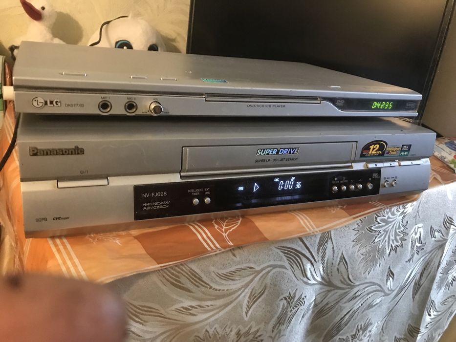 Відеомагнітофон NV-FJ 628 програвач