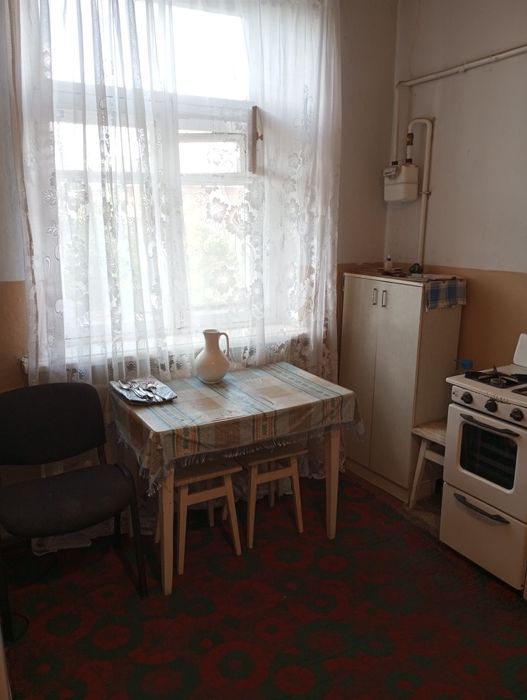 Центрі Піонера,червона лінія,продаж 2 кімнатної квартири,Сталінка.