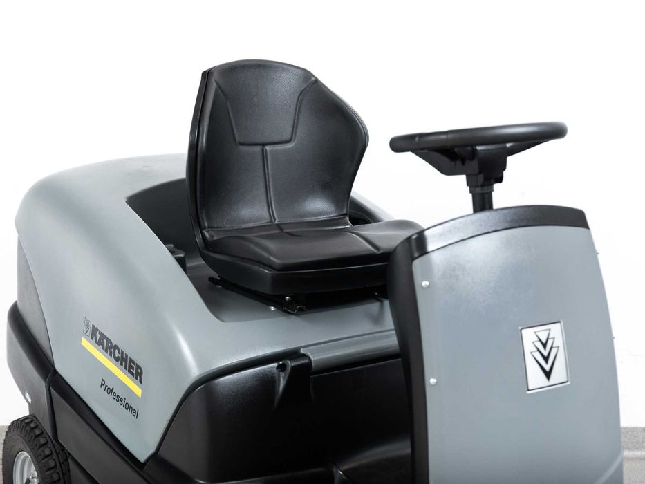 ZAMIATARKA KARCHER KM 100/100 R DIESEL 2010r 262h 10400m²/h 30000netto