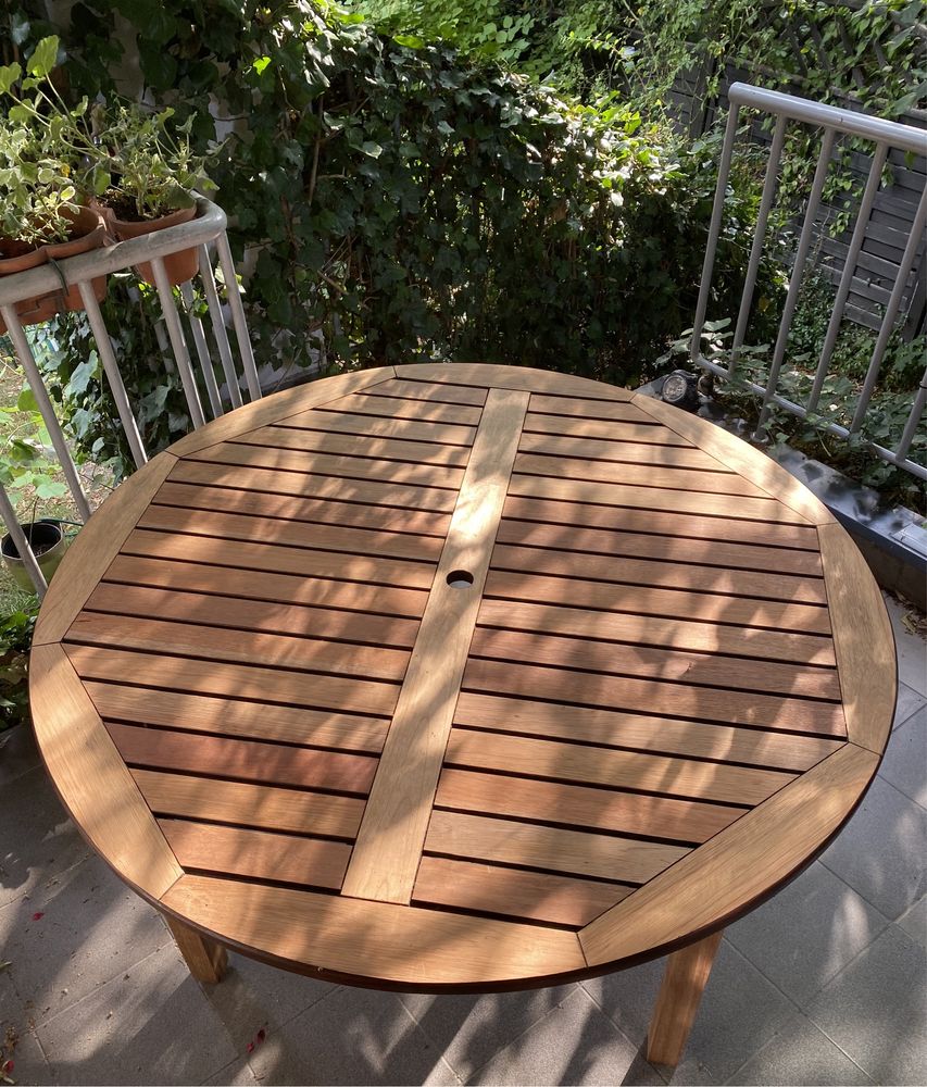 Stół drewniany zewnętrzny odporny na warunki pogodowe