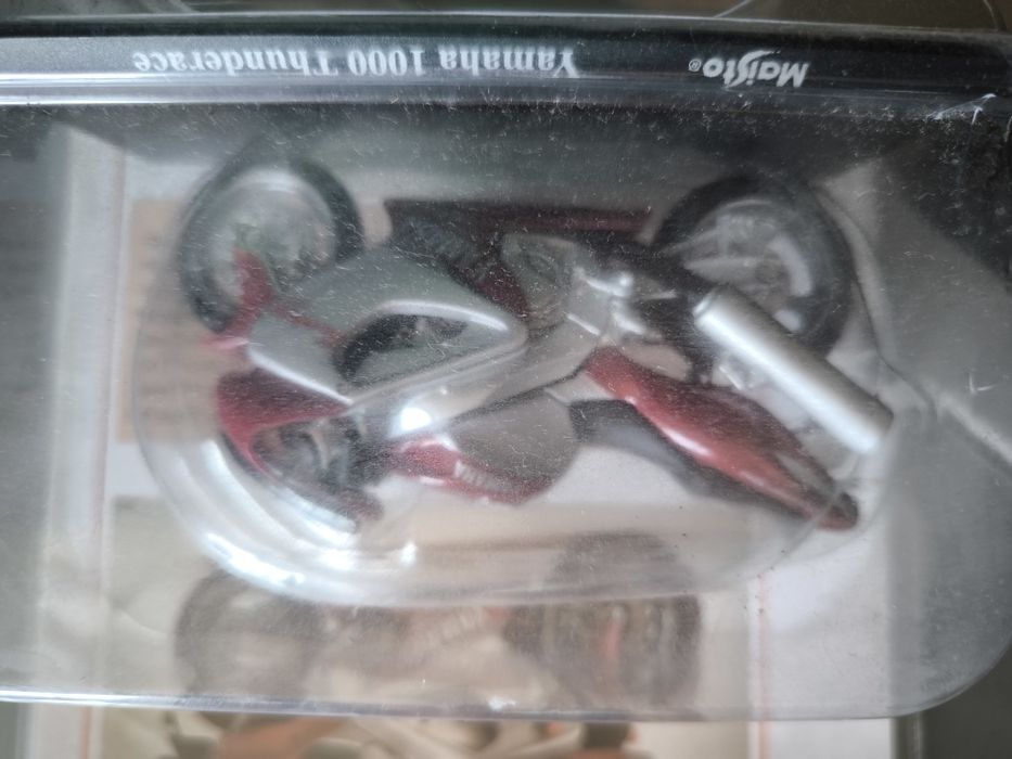 Miniatura Yamaha 1000 Thunderace - Maisto (Escala 1:18)