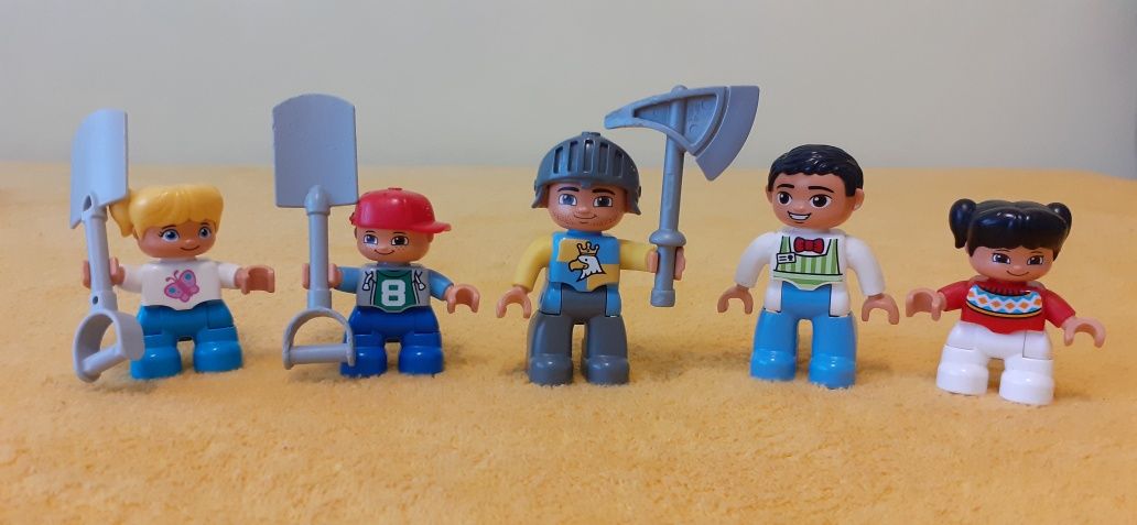 Motor + 6 figurek Lego Duplo