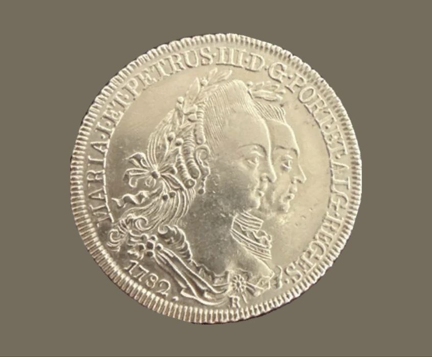 Moeda em ouro de 22 k de 6400 reis de 1782 de D.Maria e D.Pedro lll
