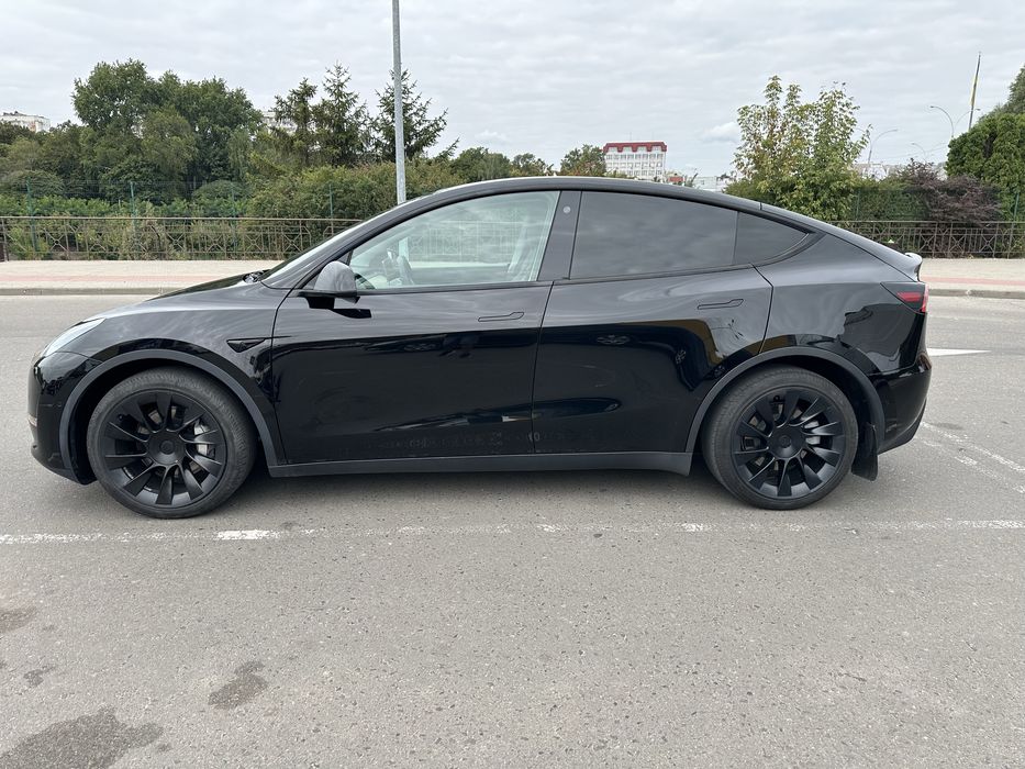 Продам Tesla model Y
