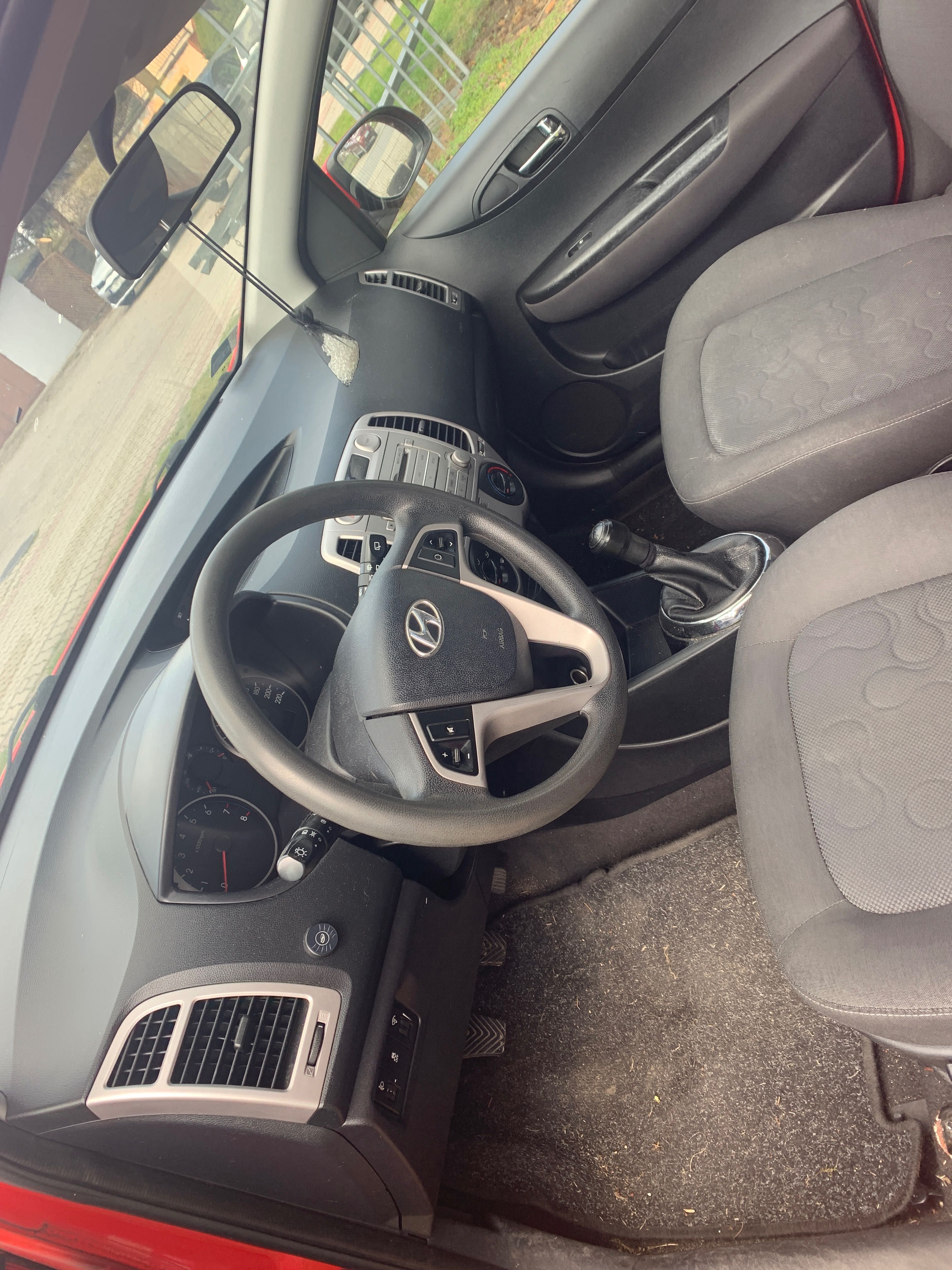 Uszkodzony Hyundai i 20