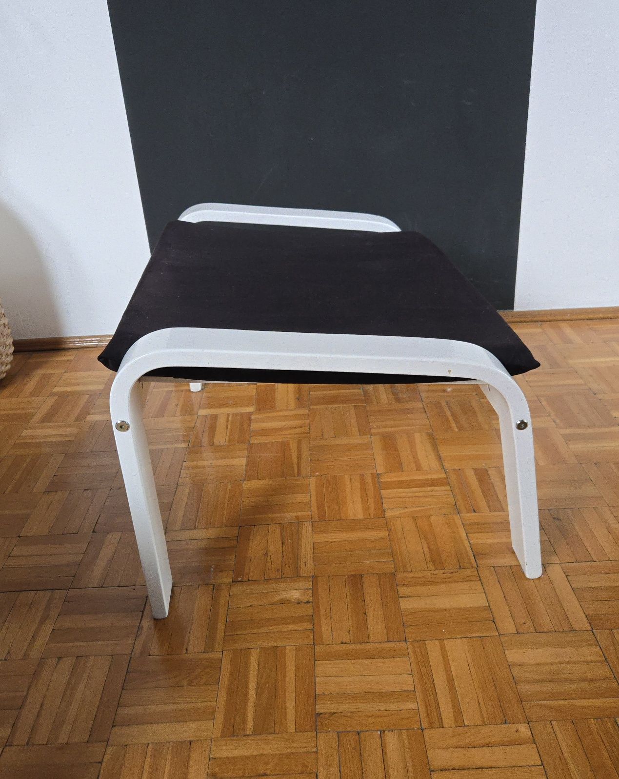 fotel bujany krzesło ikea poang podnóżek biały czarny