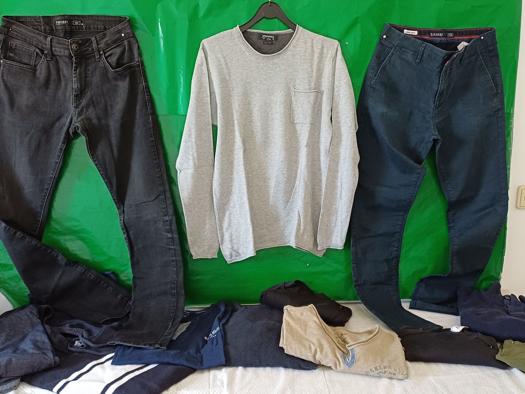 Lote de roupa para homem tamanho M.