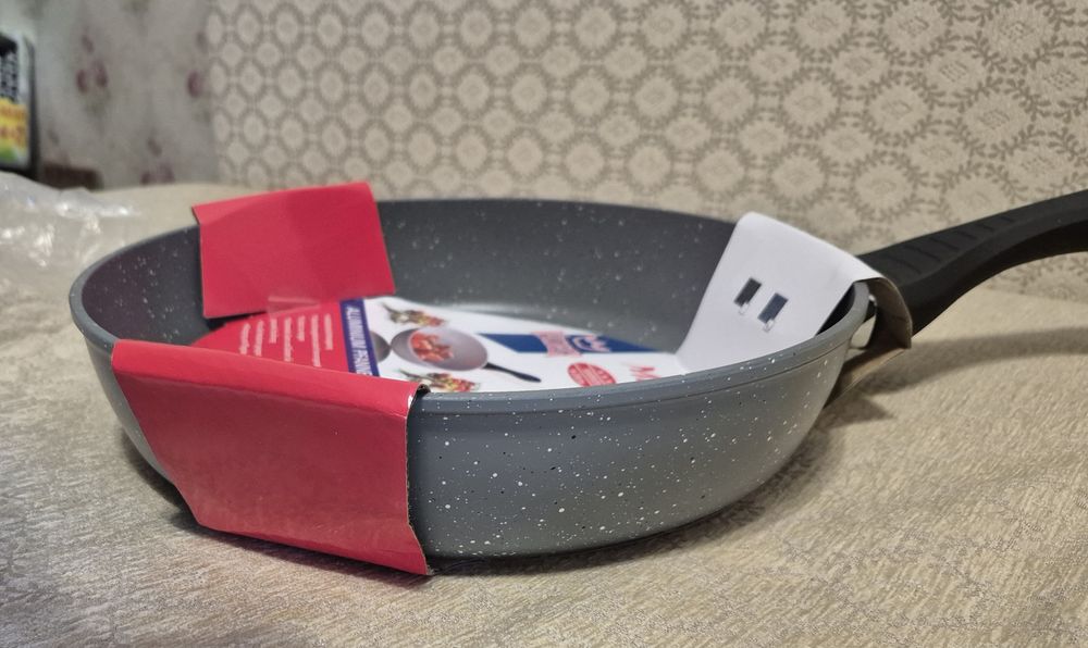 Сковородки, кастрюли