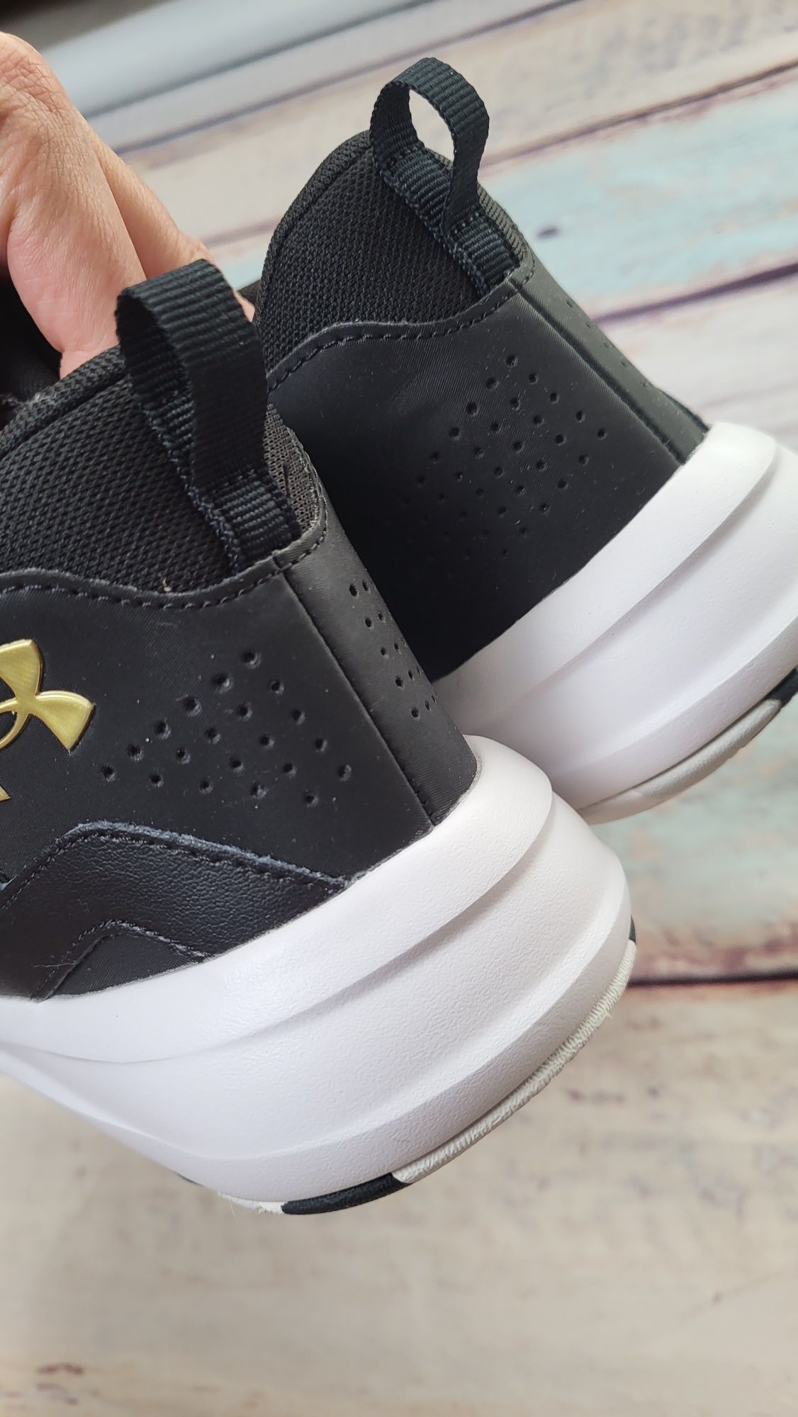 Under Armour czarne wyższe buty adidasy 38