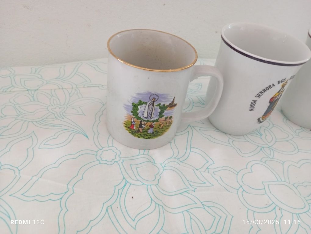 Conjunto de canecas com motivos da Nossa senhora de Fátima