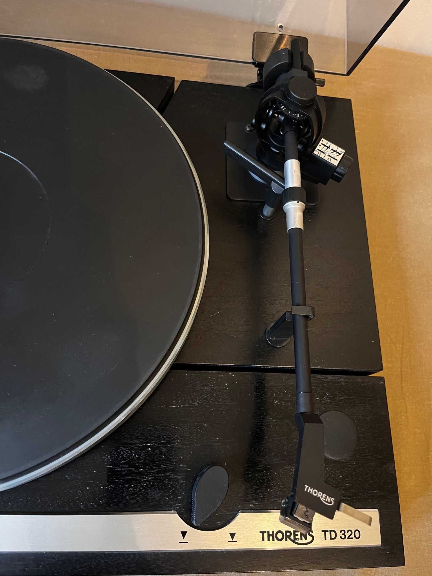 Gramofon Thorens TD 320