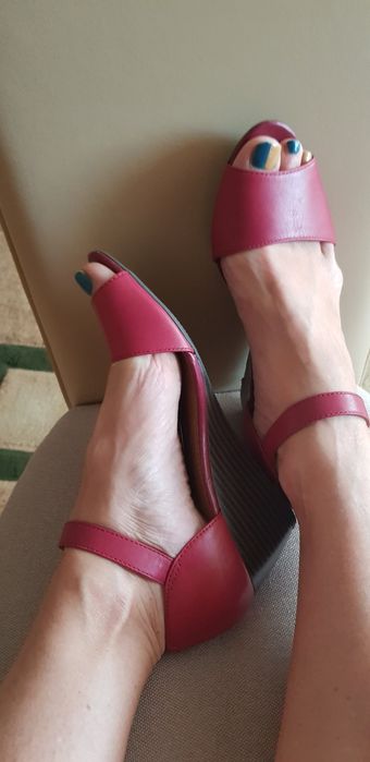 Фирменные кожаные босоножки Clarks 39р.