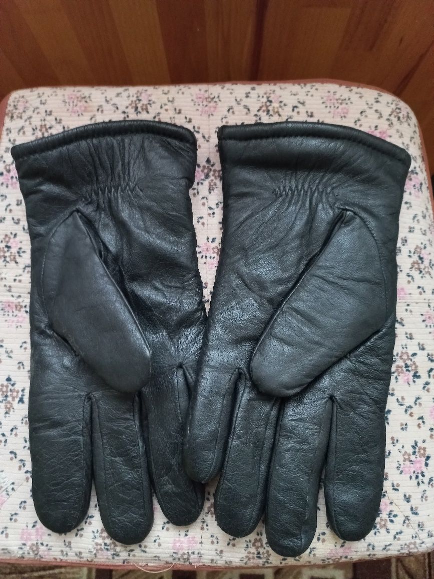Продам мужские зимние  перчатки.