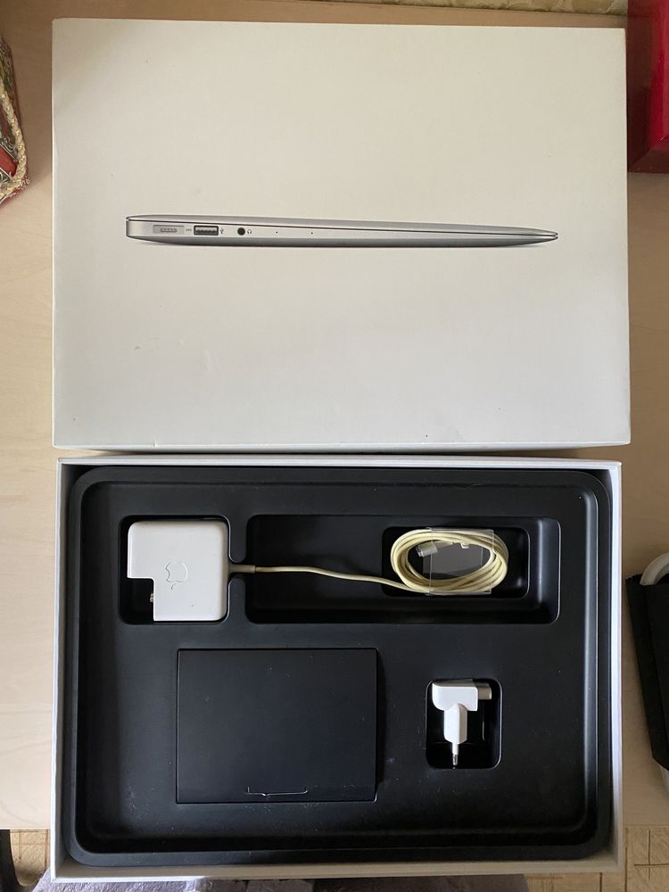 ОФИЦИАЛЬНЫЙ Macbook Air 13” 2015/2017 Core I5/8gb RAM/128 gb SSD