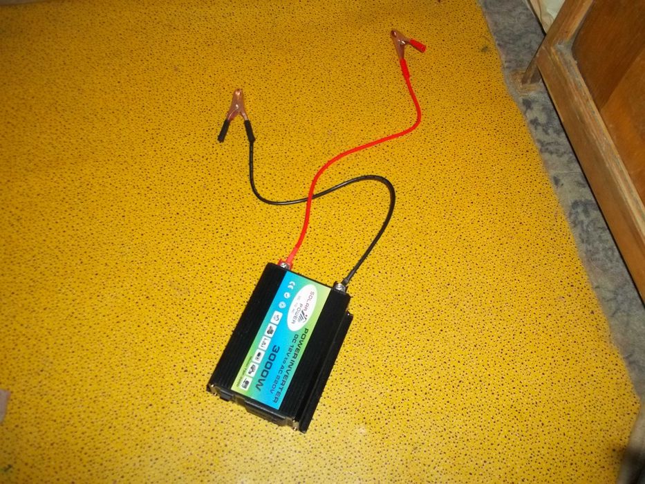 инвертер новый рабочий 220 вольт от АКБ