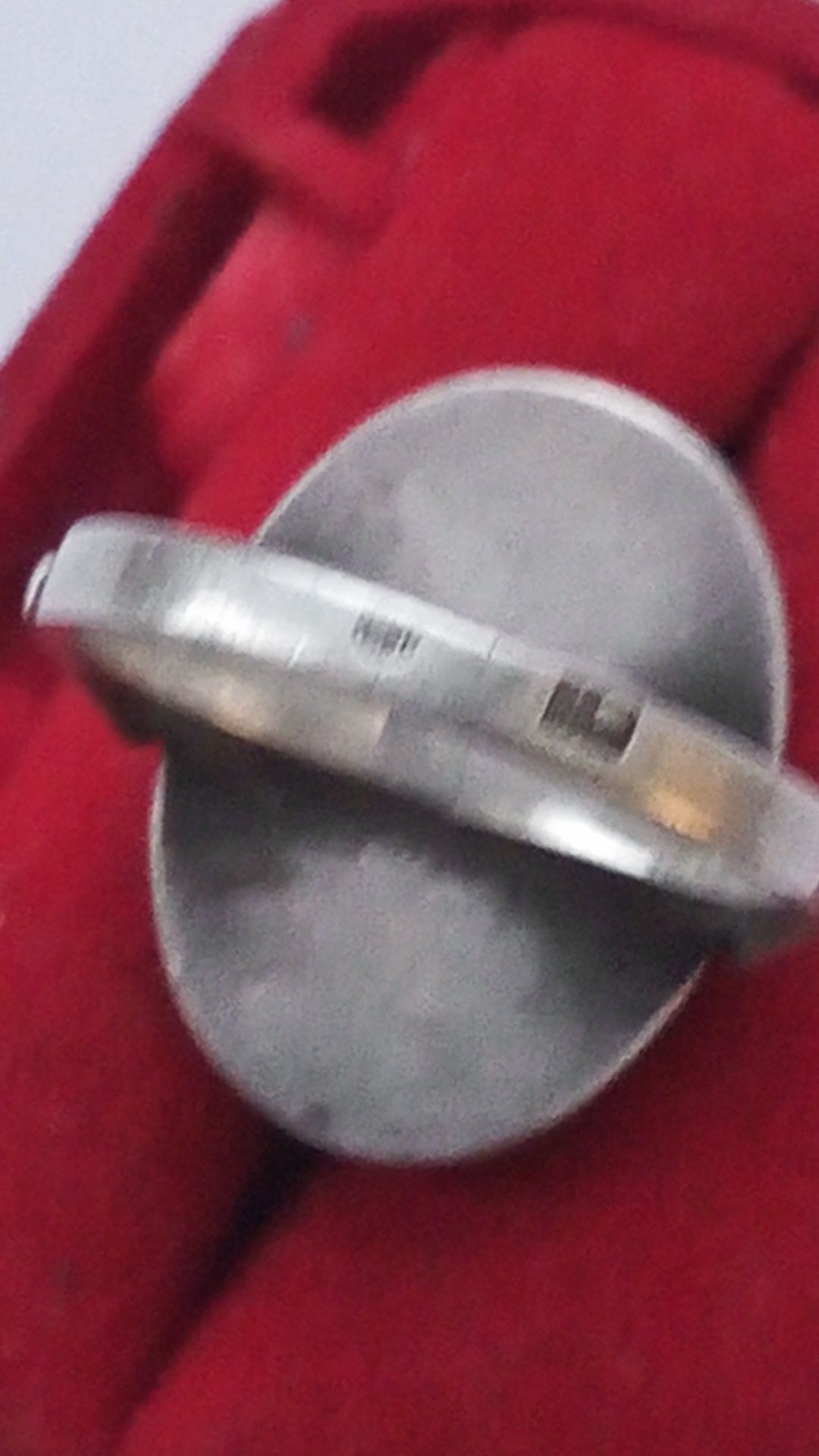 Srebrny pierścionek z czarnym oczkiem pr. 925 rozmiar 16