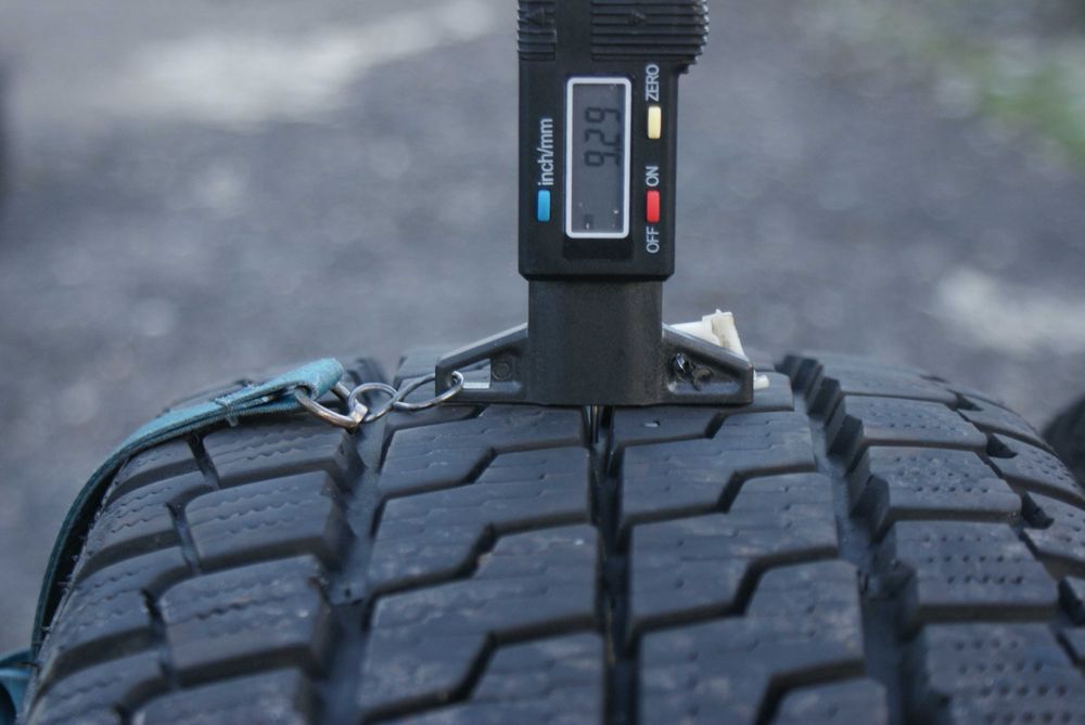 Koła Wielosezonowe Trafic Vivaro 5x114,3 215/65r16c 9mm Conti TPMS