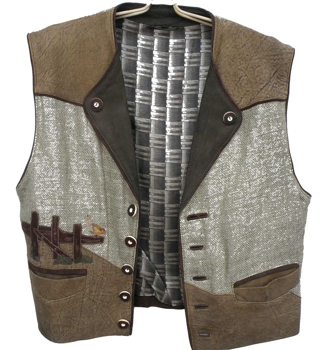 Жилетка для удобства.