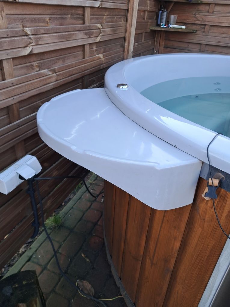 Balia ogrodowa jacuzzi beczka półka do balii basen