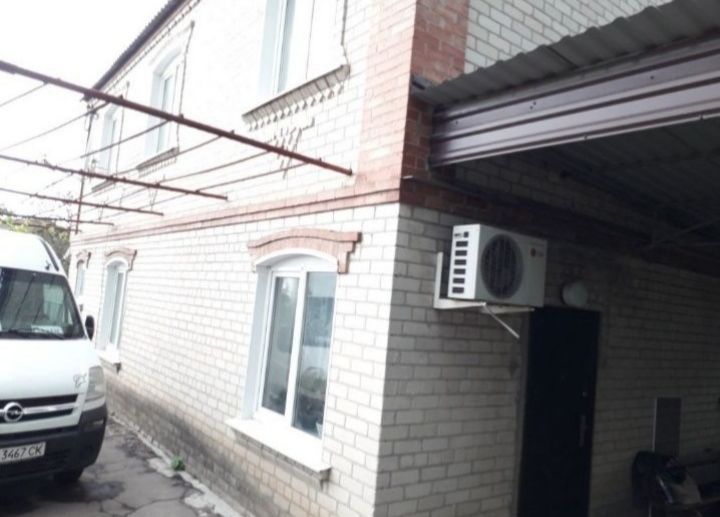 Продаю дом со всеми удобствами .