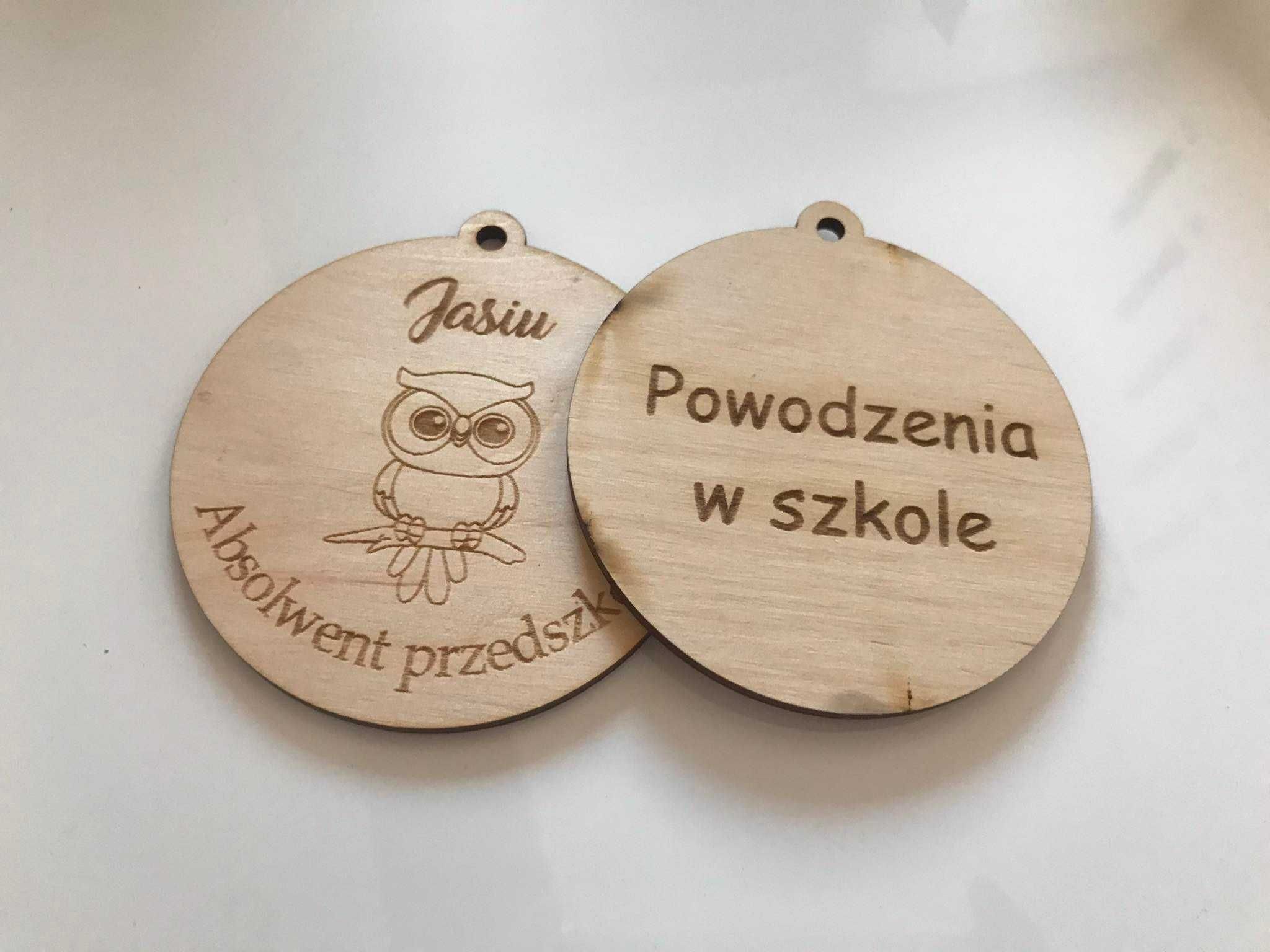 Medal Absolwent Przedszkola imię zawieszka Powodzenia w szkole 9x8,5cm