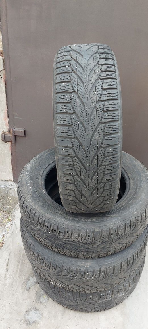 Зимова гума Nokian 225/65 R17