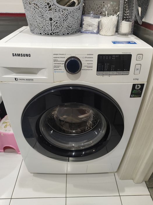 Продається пральна машина Самсунг Екобабл на 6 кг 5 років користування