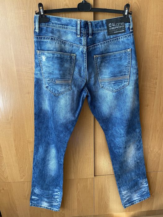 Jeansy męskie slim z przetarciami – rozmiar M (W32 L32)
