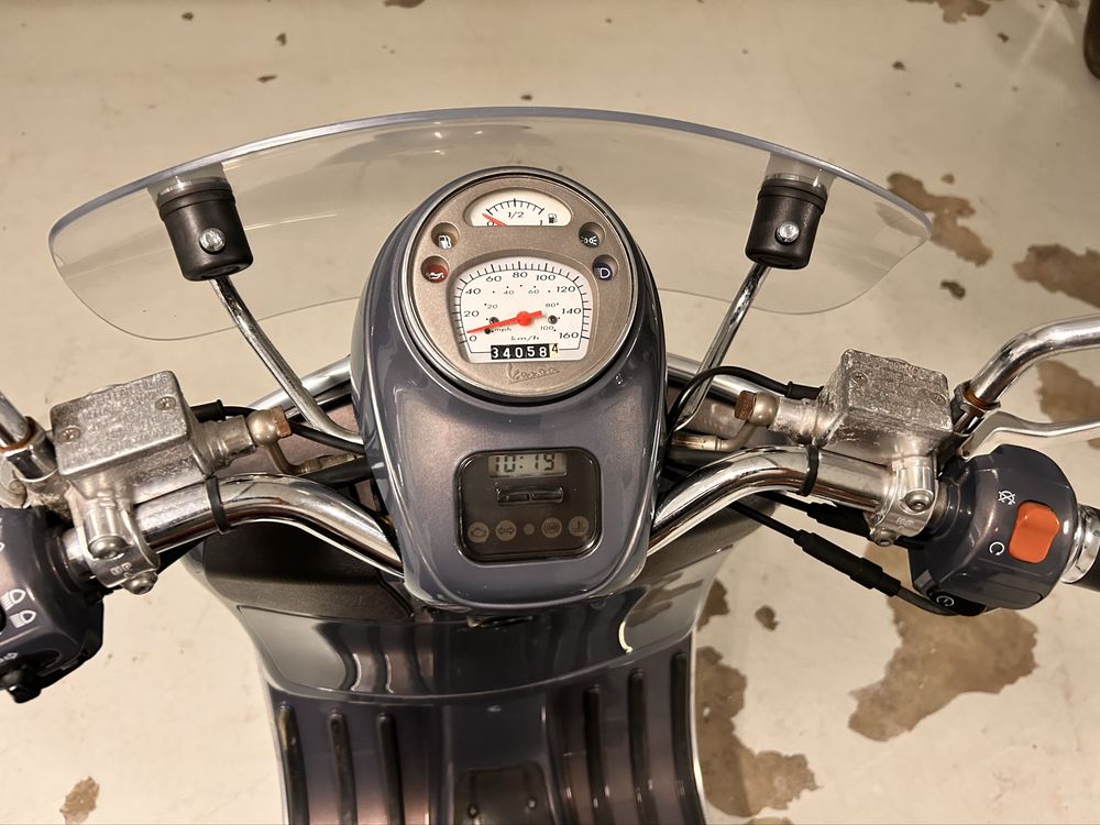 Vespa GTV 250 Faro Basso 2 Assentos