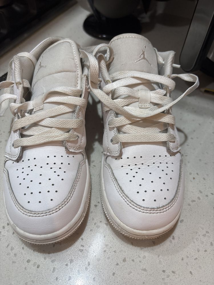 Tenis Air Jordan brancos 36