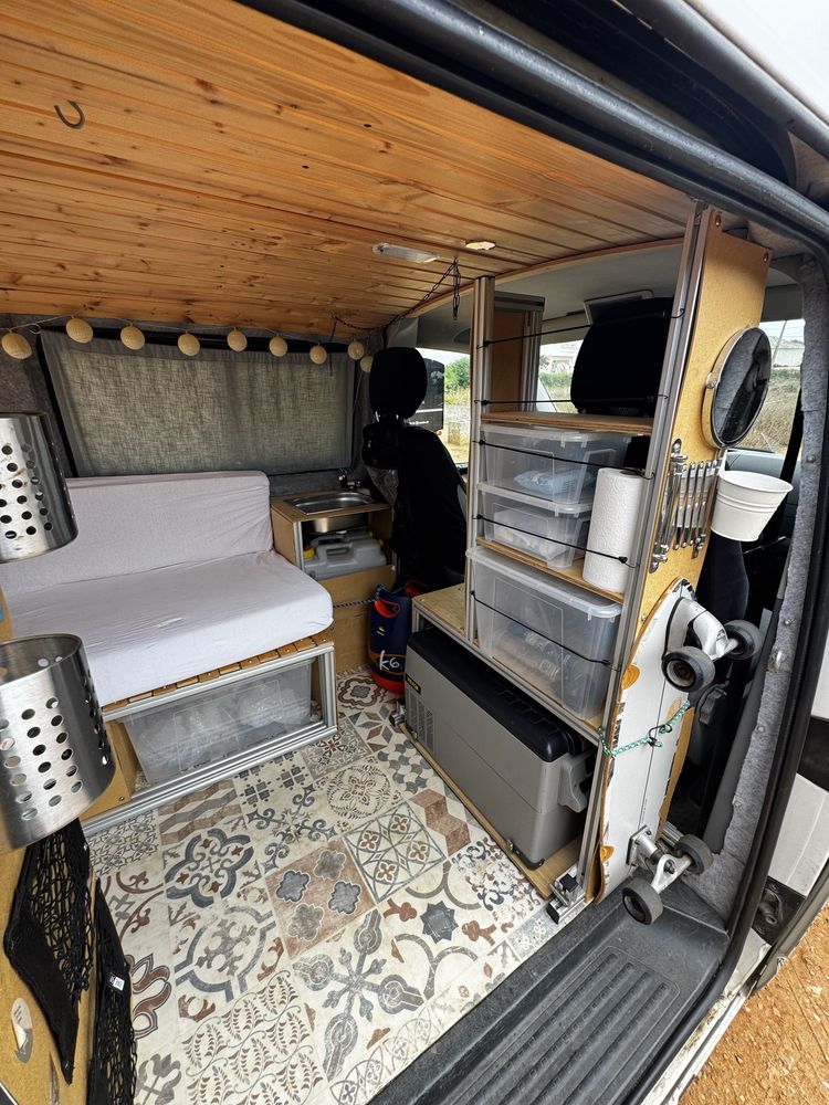 VW T5 Transporter convertido em Camper