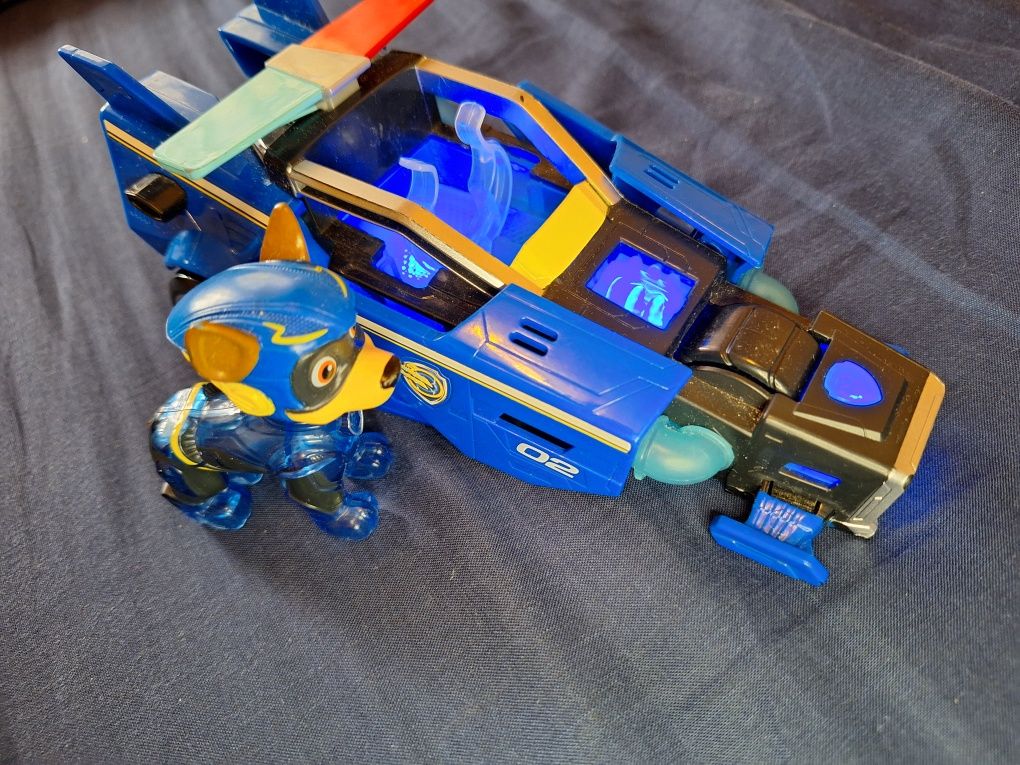 Oryginalny psi patrol chase figurka z grającym autkiem paw patrol