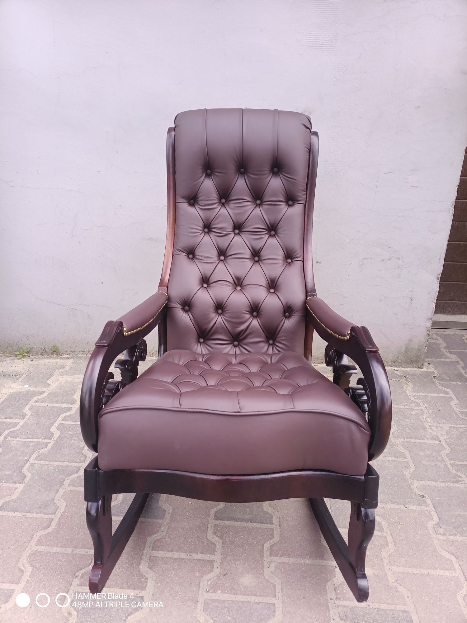 Fotel bujany Chesterfield