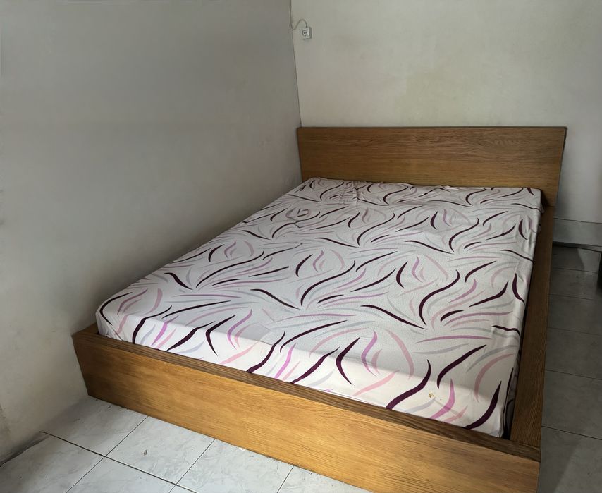 Cama King Size – Estrutura Baixa em Madeira