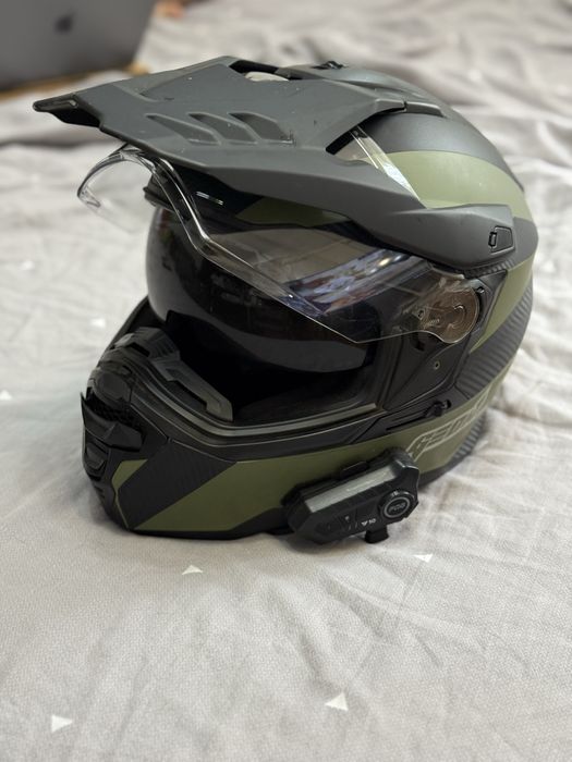 Продам мото шлем XL есть очки и гарнитура