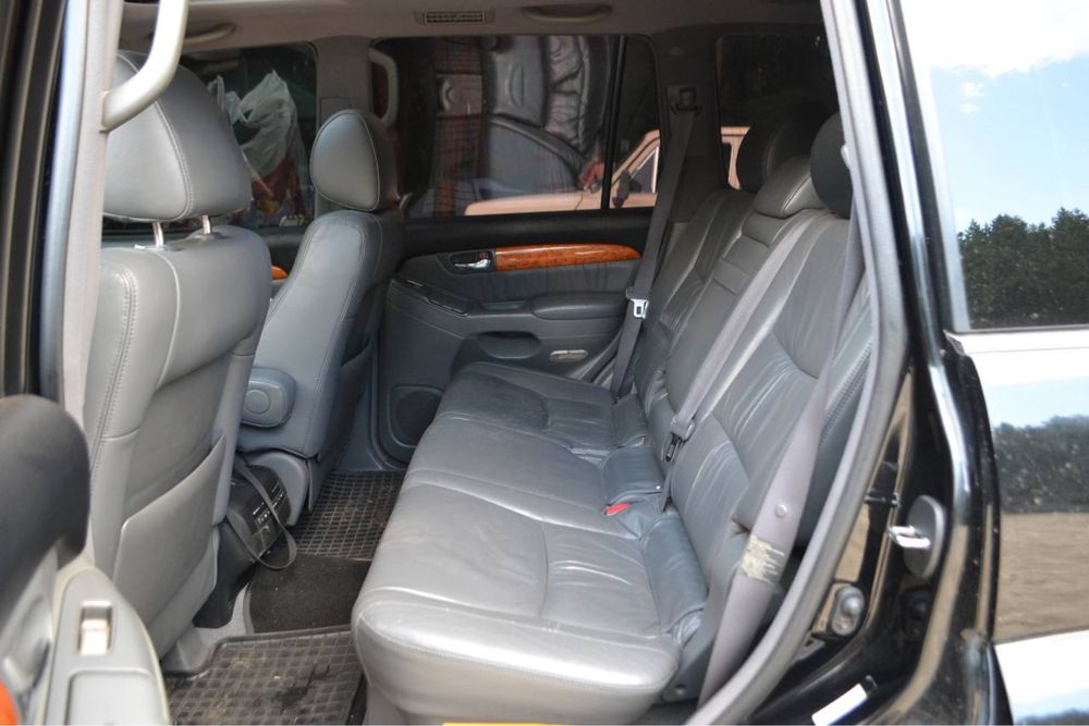 Лексус GX 470,2004 года,автомат,газ/бензин,в хорошем состоянии.