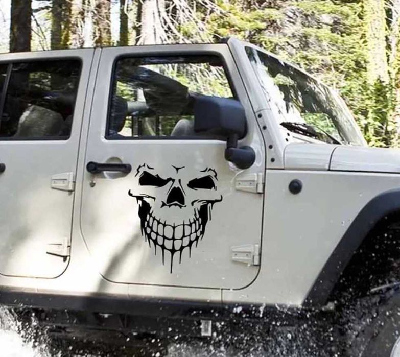 Автомобільна наклейка чорного кольору великий череп 50х60 см вінілова