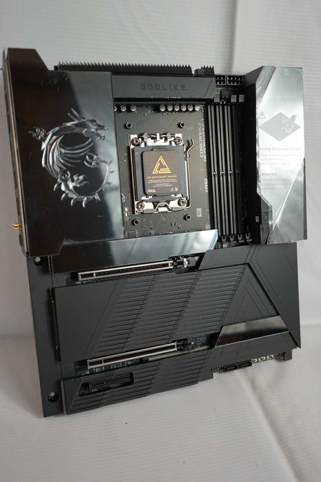 Материнська плата MSI MEG X870E GODLIKE