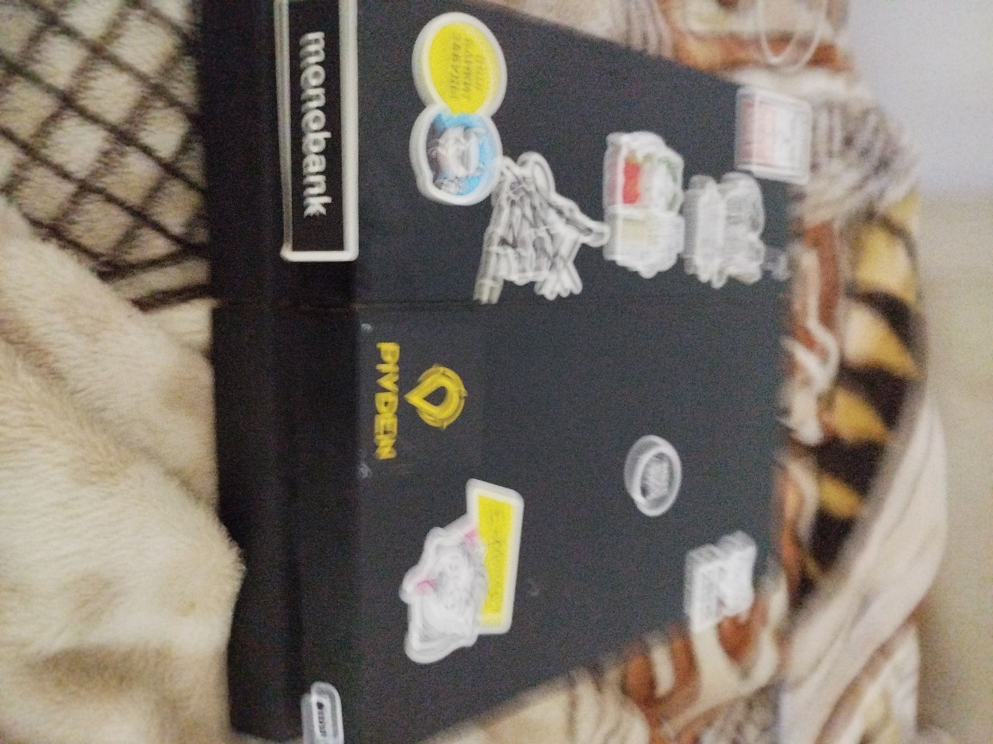 Продам PS4 + геймпад и зарядку для гейпадов